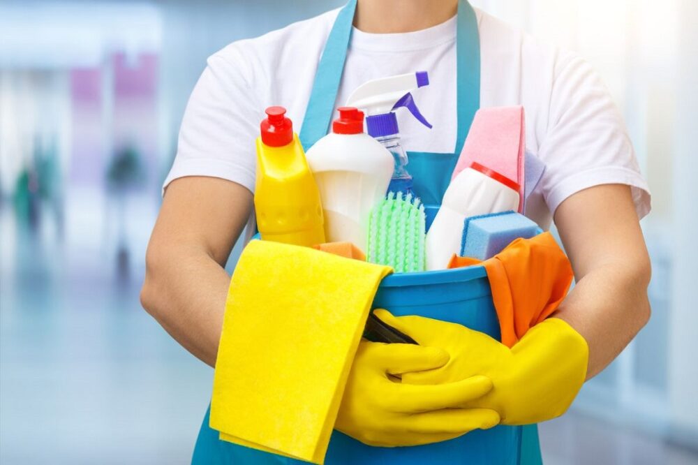 چگونه بهترین نظافتچی منزل را انتخاب کنیم؟